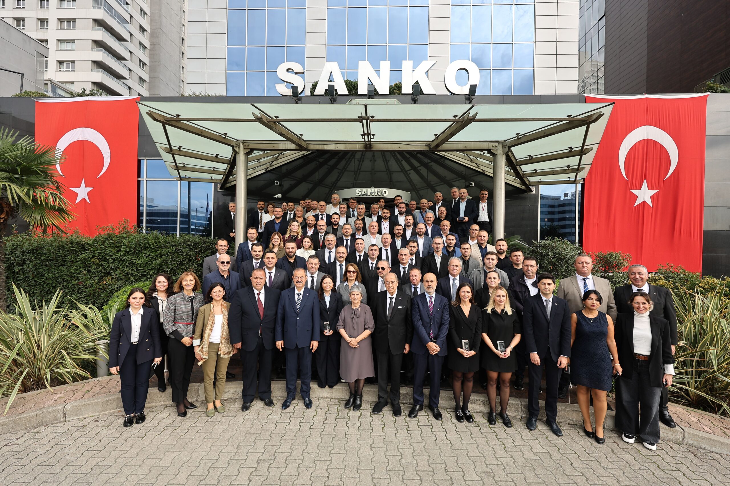 SANKO Holding, Geleneksel Değerli Yıllar Plaket Töreni ile Çalışanlarını Onurlandırdı